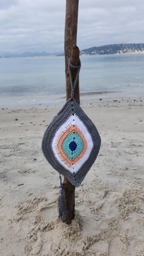 CROCHET EYE CLUTCH