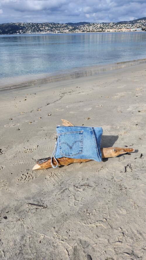 CLUTCH BAG