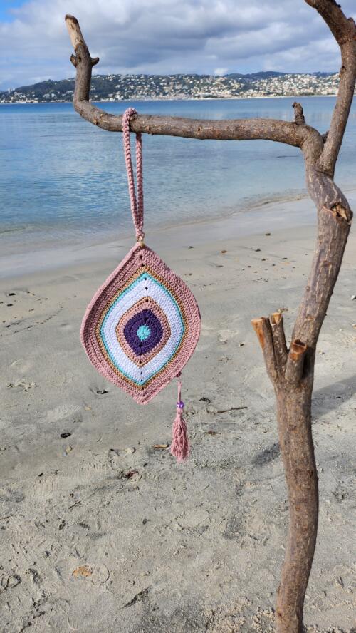 CROCHET EYE CLUTCH