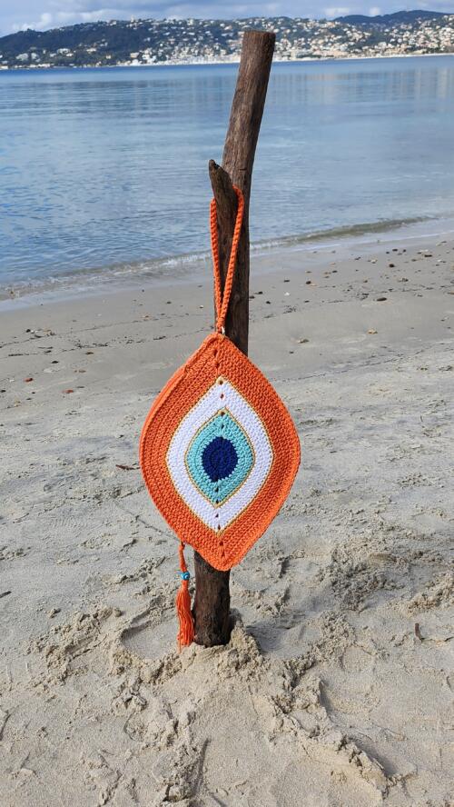 CROCHET EYE CLUTCH