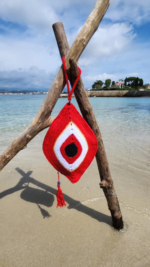 CROCHET EYE CLUTCH