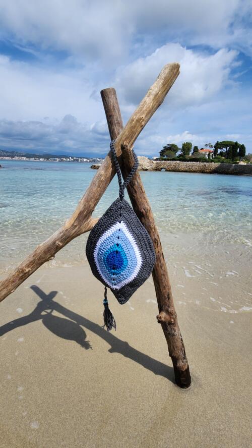 CROCHET EYE CLUTCH
